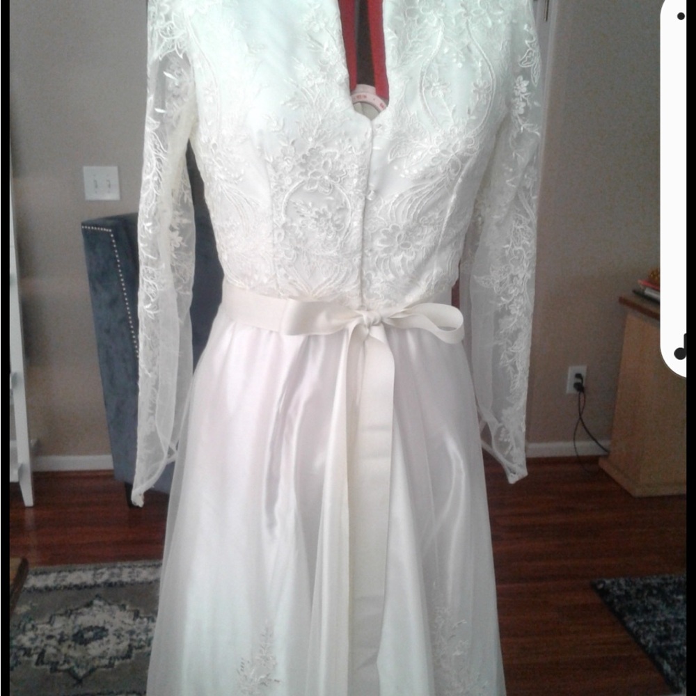 Custom made Elegant Wedding Dress